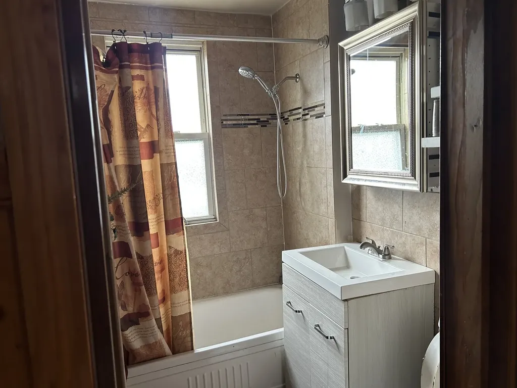 9147 South Dante Avenue Chicago IL 60619