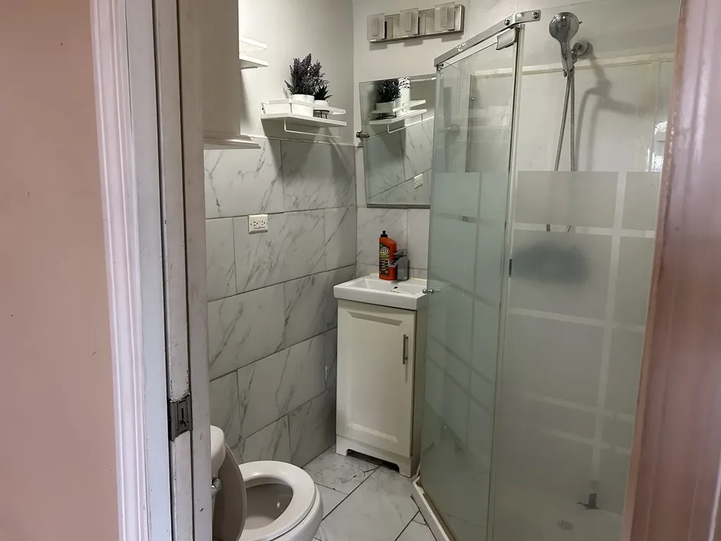 9147 South Dante Avenue Chicago IL 60619