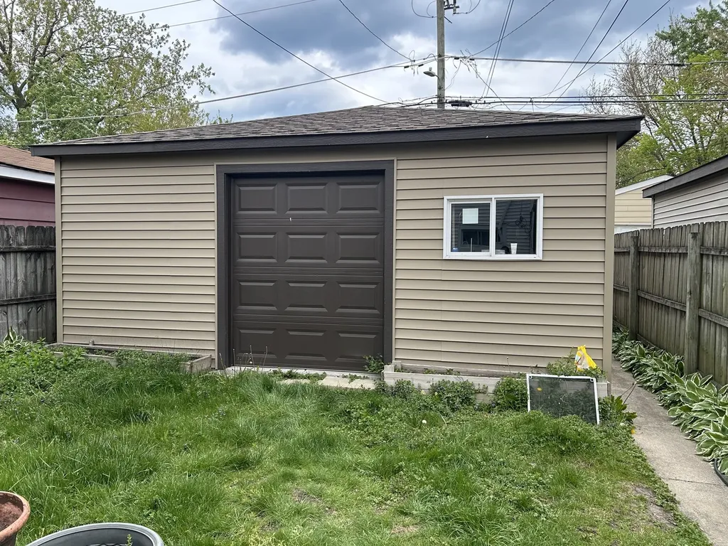 9147 South Dante Avenue Chicago IL 60619