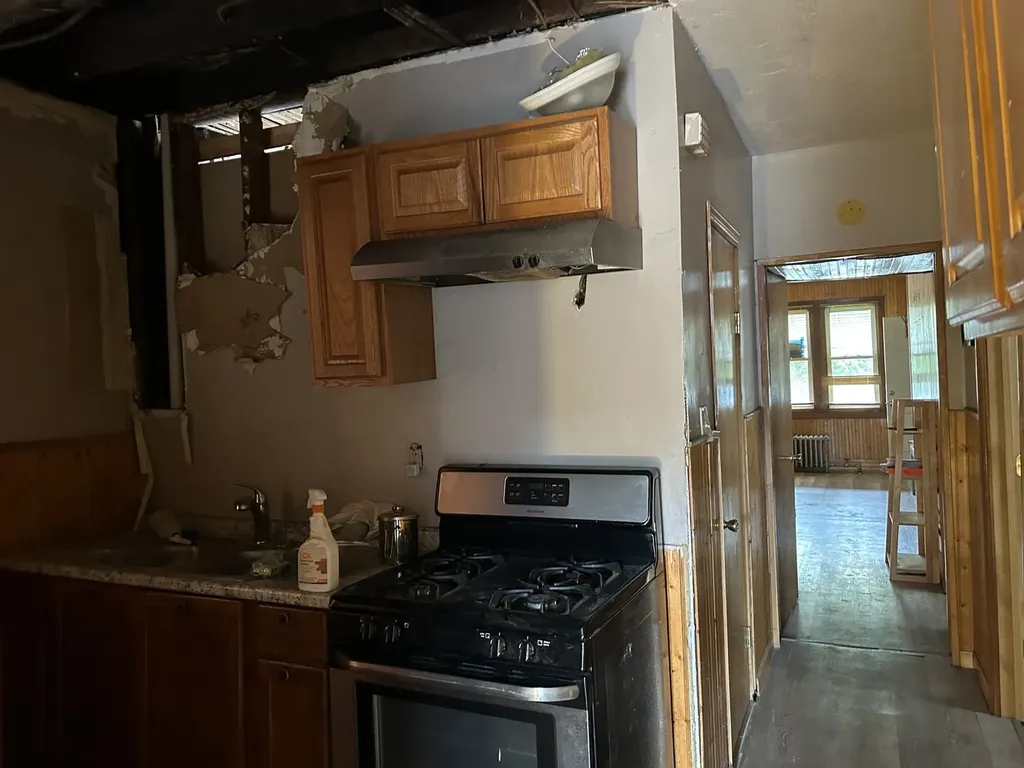 9147 South Dante Avenue Chicago IL 60619