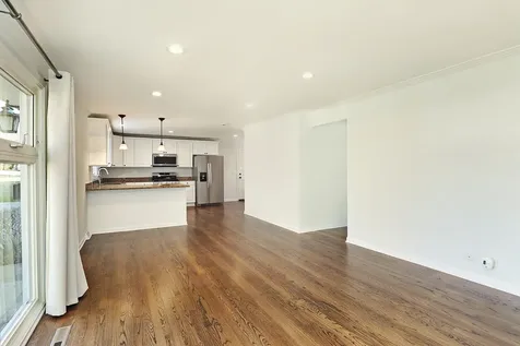 1913 Milton Avenue Northbrook IL 60062