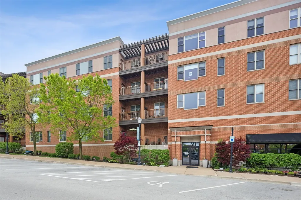 935 Burlington Avenue Downers Grove IL 60515