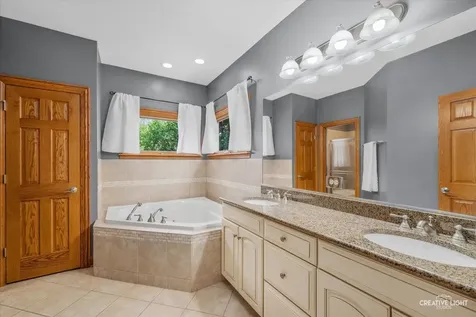 692 Independence Avenue Elburn IL 60119