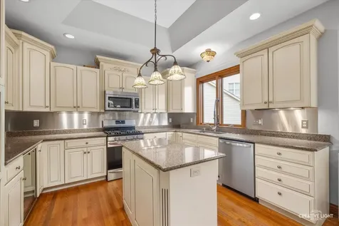 692 Independence Avenue Elburn IL 60119