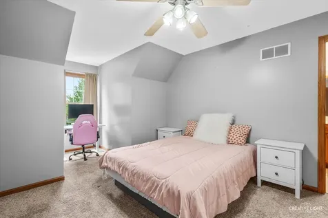 692 Independence Avenue Elburn IL 60119