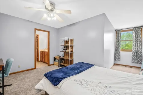 692 Independence Avenue Elburn IL 60119