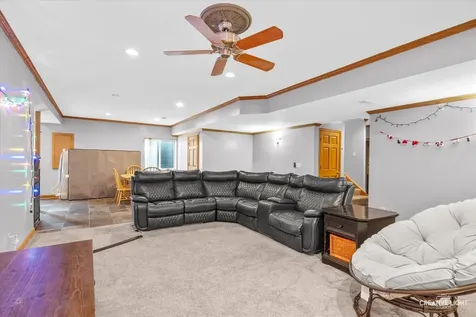 692 Independence Avenue Elburn IL 60119