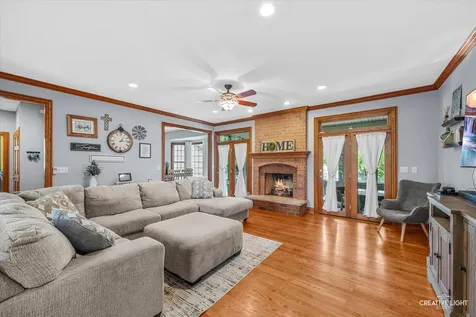 692 Independence Avenue Elburn IL 60119