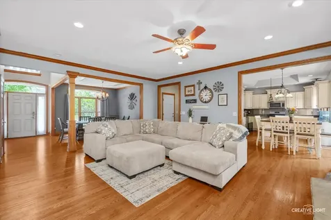 692 Independence Avenue Elburn IL 60119