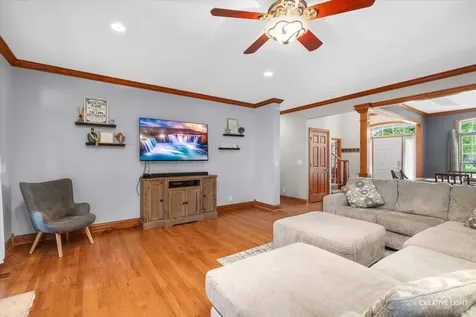692 Independence Avenue Elburn IL 60119