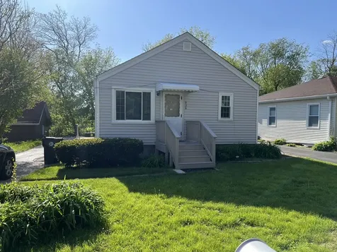 936 Russell Place Mundelein IL 60060