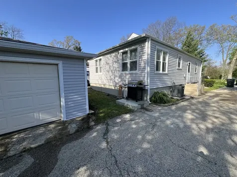 936 Russell Place Mundelein IL 60060