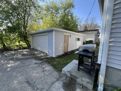 936 Russell Place Mundelein IL 60060