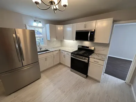 936 Russell Place Mundelein IL 60060
