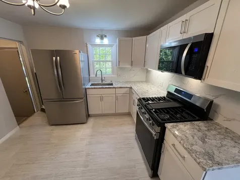 936 Russell Place Mundelein IL 60060