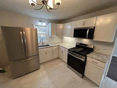 936 Russell Place Mundelein IL 60060