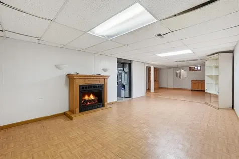 18833 Park Avenue Lansing IL 60438