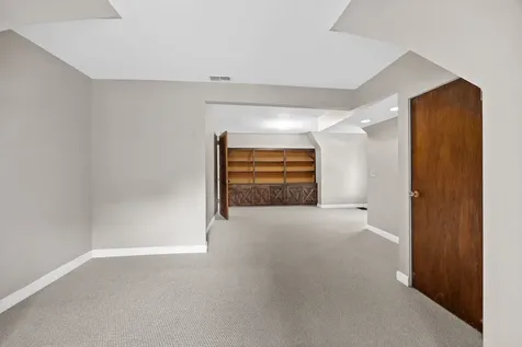 350 North Delaplaine Road Riverside IL 60546