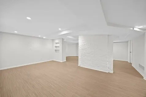 350 North Delaplaine Road Riverside IL 60546