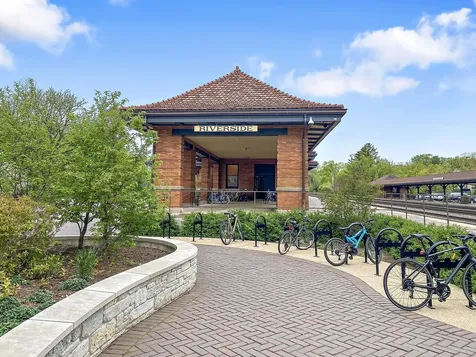 350 North Delaplaine Road Riverside IL 60546