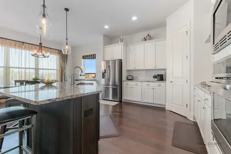 1442 Somerset Place Barrington IL 60010