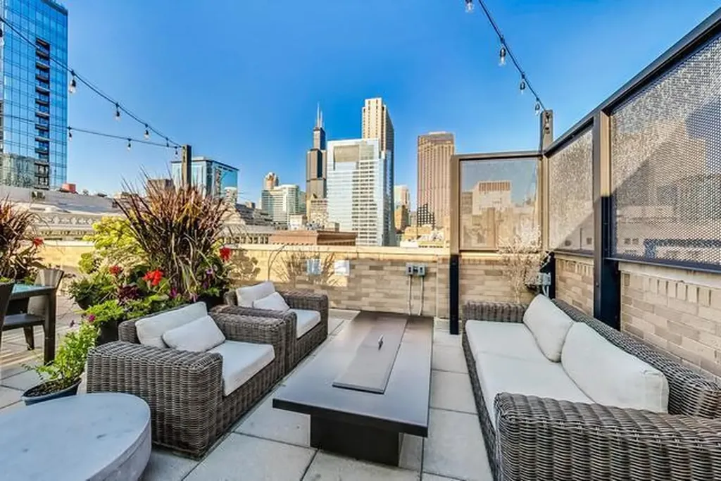 6 North Michigan Avenue Chicago IL 60602