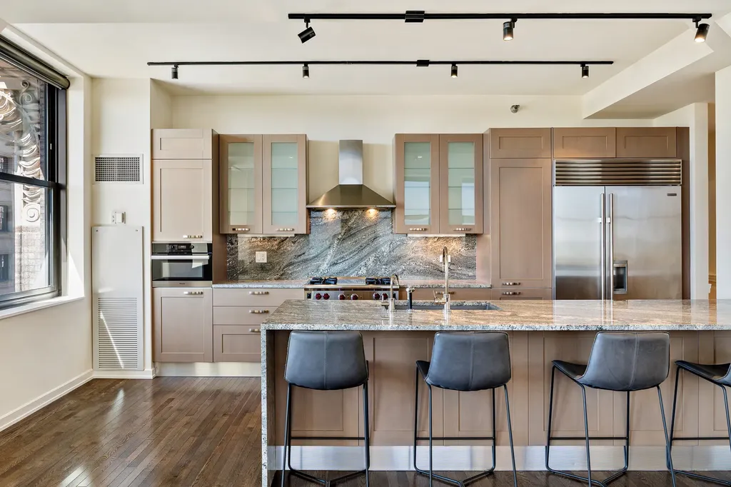 6 North Michigan Avenue Chicago IL 60602
