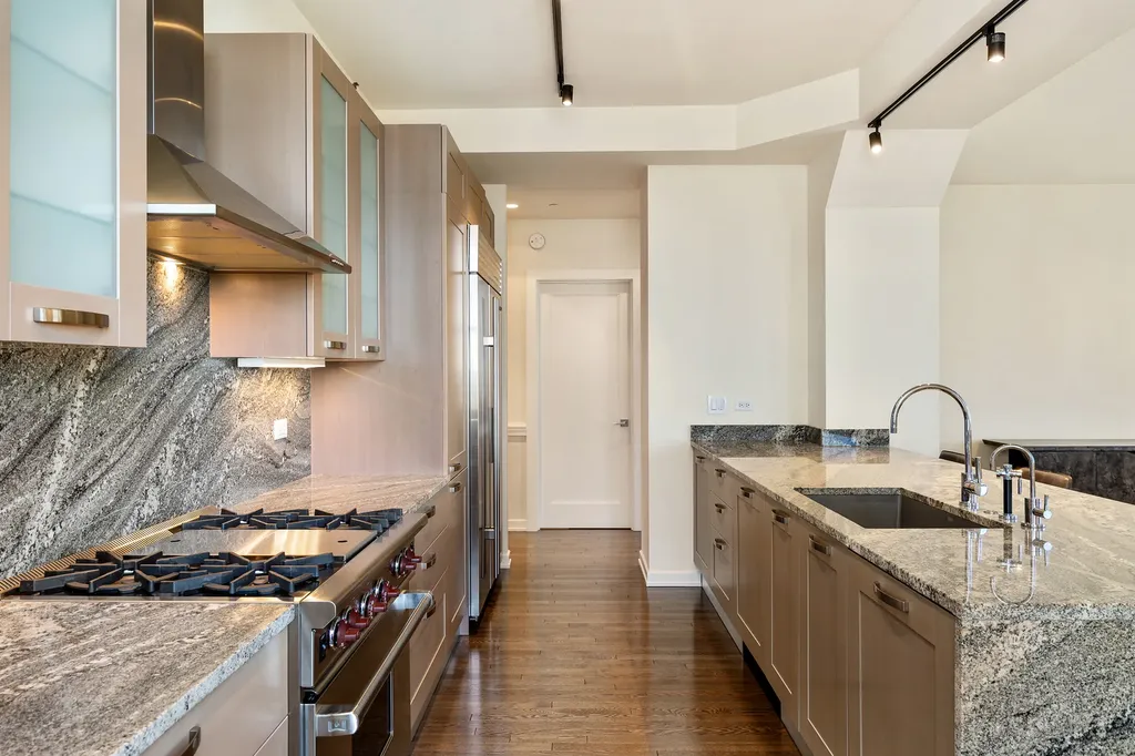 6 North Michigan Avenue Chicago IL 60602