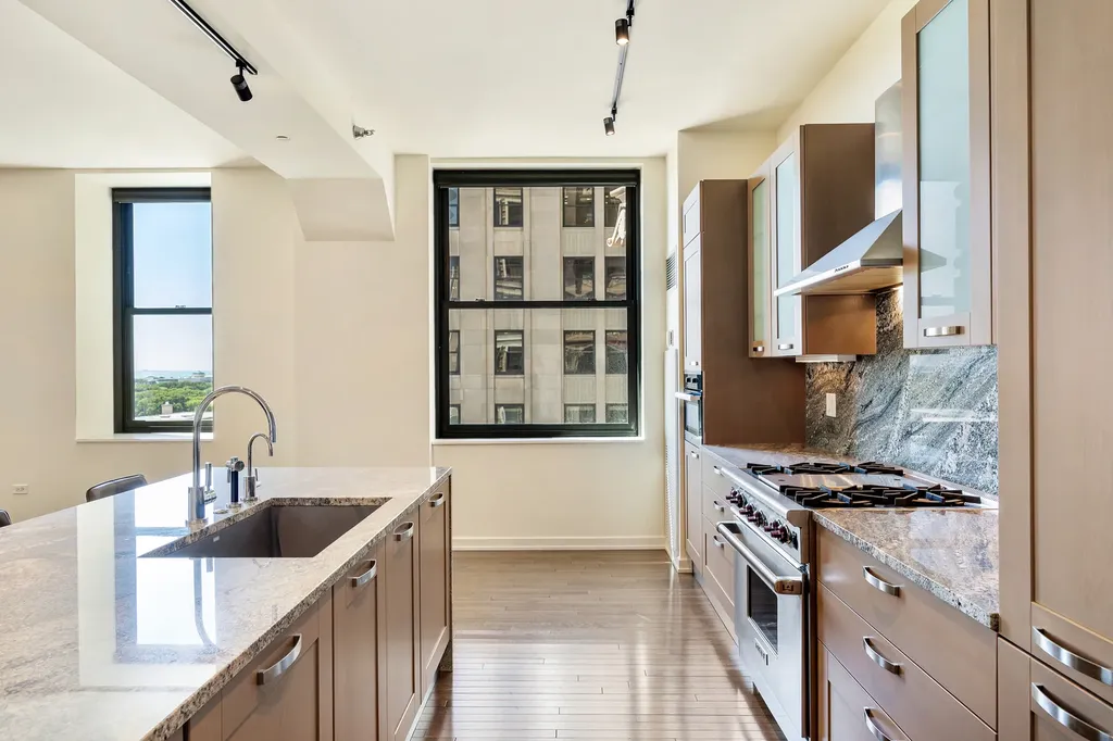 6 North Michigan Avenue Chicago IL 60602