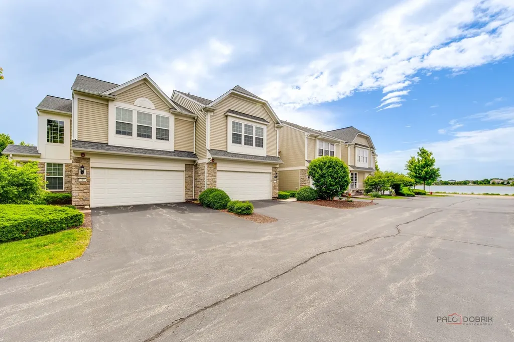 347 Devoe Drive Oswego IL 60543