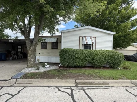 1352 13TH Street Bloomington IL 61704