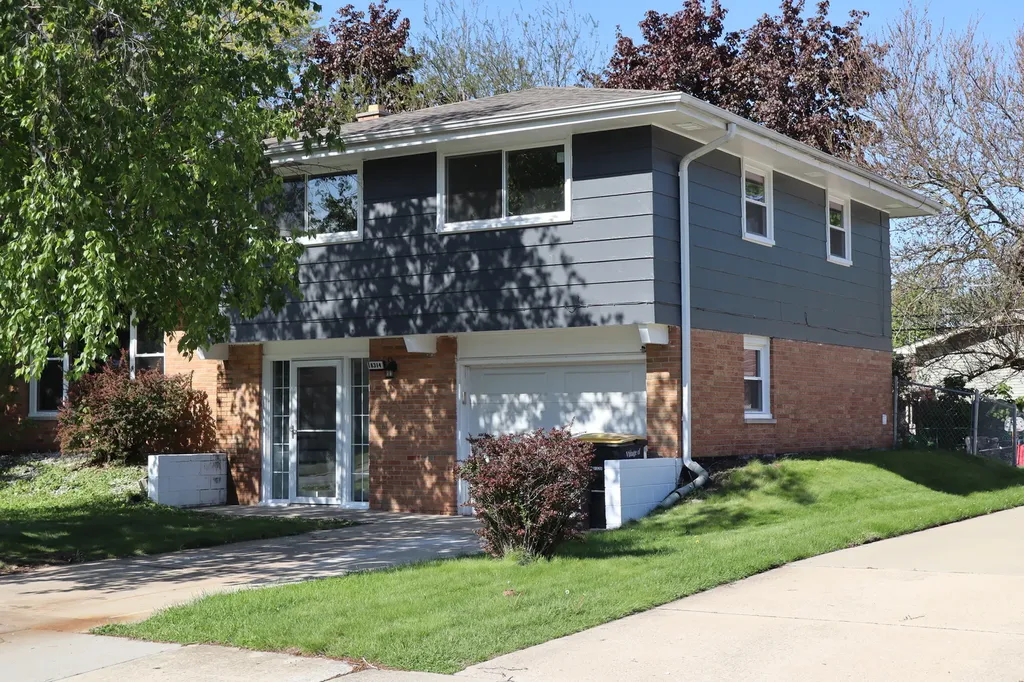 18314 Locust Street Lansing IL 60438