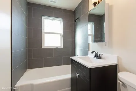 4260 West Nelson Street Chicago IL 60641