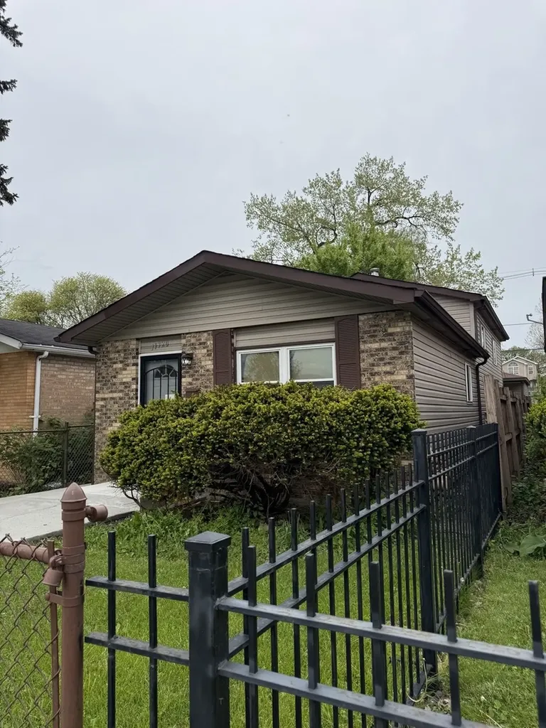 11720 South Watkins Avenue Chicago IL 60643