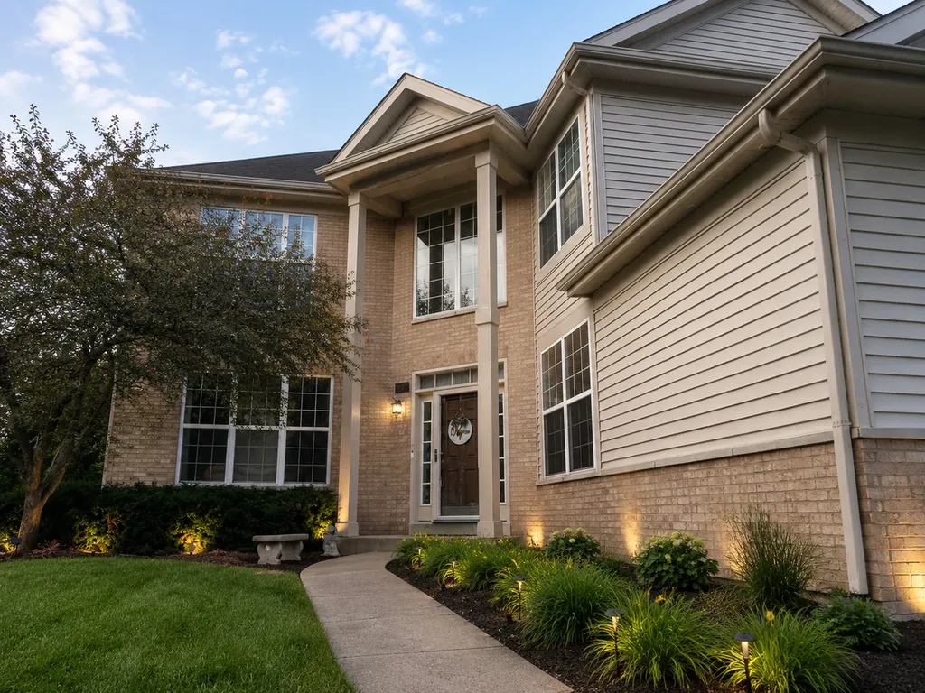 627 Mansfield Way Oswego IL 60543