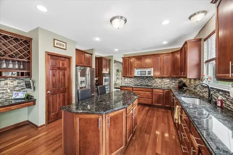 627 Mansfield Way Oswego IL 60543