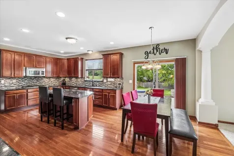 627 Mansfield Way Oswego IL 60543