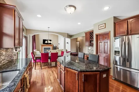627 Mansfield Way Oswego IL 60543