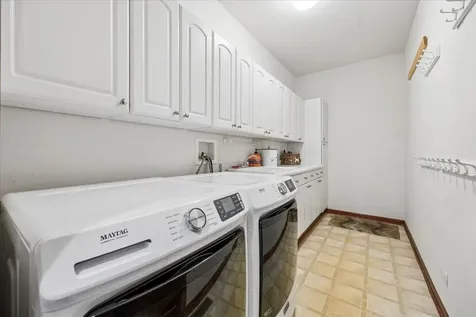 627 Mansfield Way Oswego IL 60543