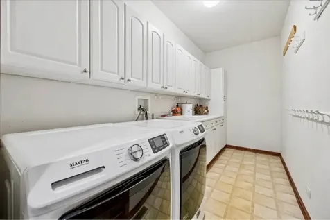 627 Mansfield Way Oswego IL 60543