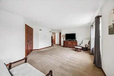 627 Mansfield Way Oswego IL 60543
