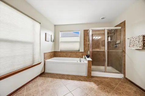 627 Mansfield Way Oswego IL 60543