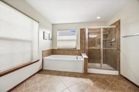 627 Mansfield Way Oswego IL 60543