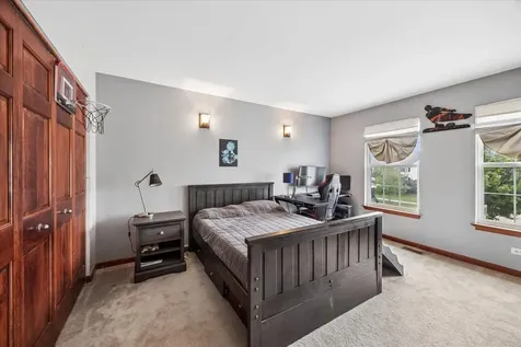 627 Mansfield Way Oswego IL 60543