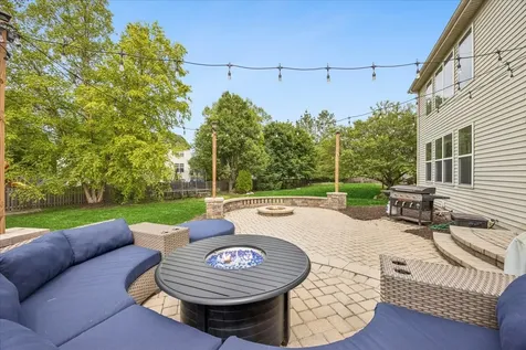 627 Mansfield Way Oswego IL 60543