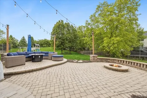 627 Mansfield Way Oswego IL 60543