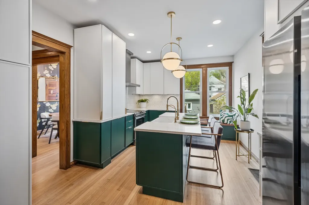 1502 West Edgewater Avenue Chicago IL 60660