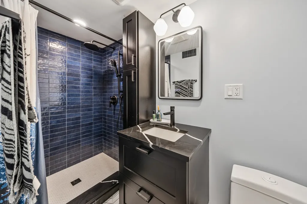 1502 West Edgewater Avenue Chicago IL 60660