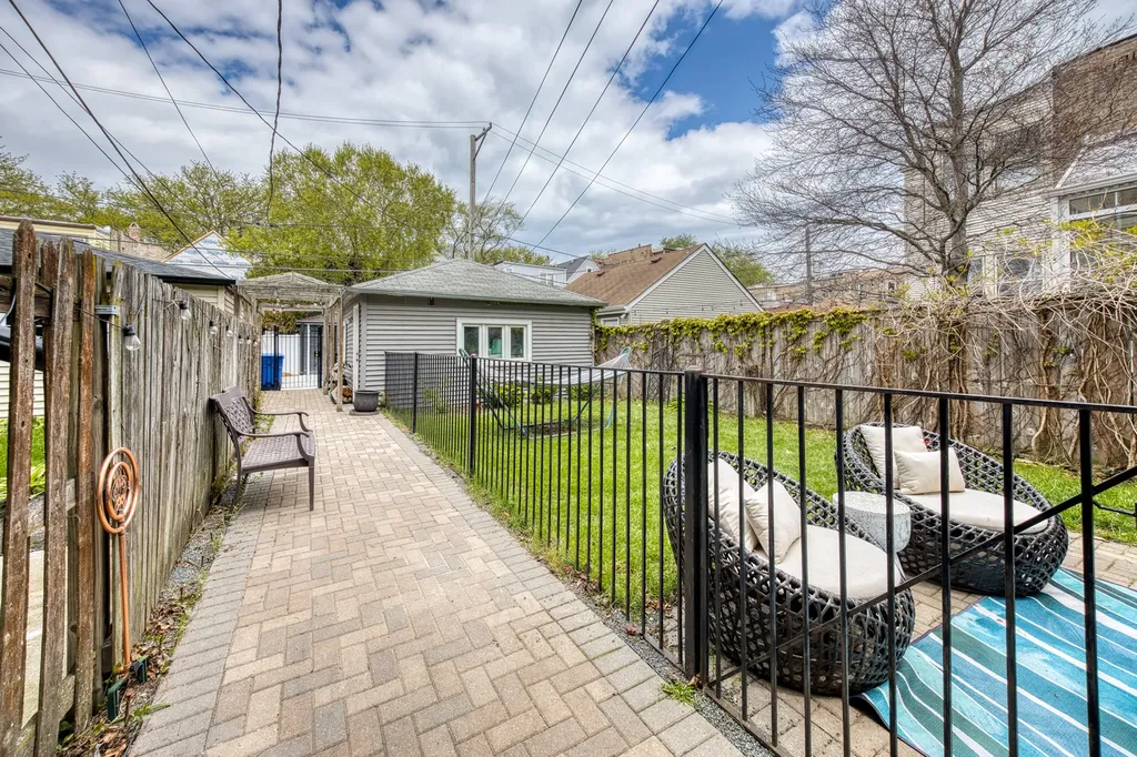 1502 West Edgewater Avenue Chicago IL 60660