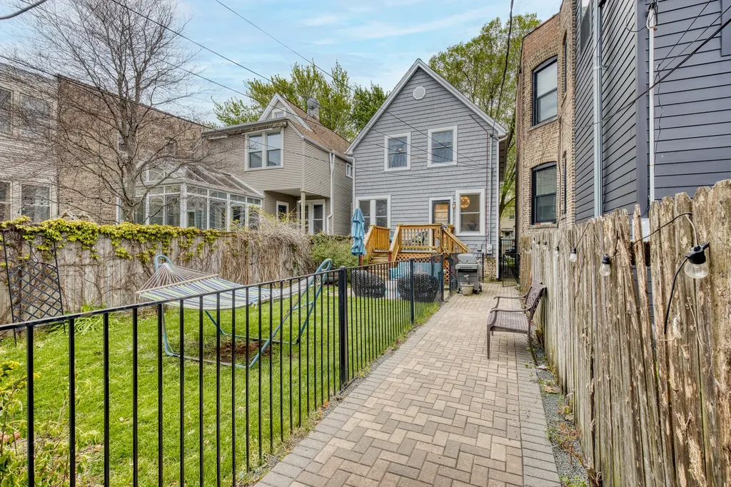 1502 West Edgewater Avenue Chicago IL 60660